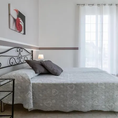 Migliarina Station Comfy Apt W/ Balcony La Spezia Exterior photo